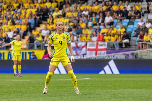 kosovara asllani i landslaget